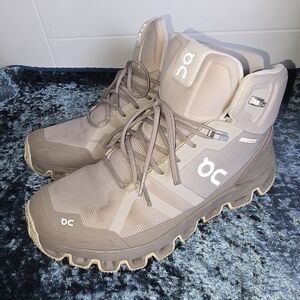 On Running Wmn's Cloudrock Waterproof Hiking Boots Mid-Top Ankle Cloud Sz 8.5